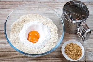 Preparazione Torta meringata alle nocciole e cioccolato - Fase 2