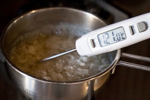 Preparazione Torta meringata alle nocciole e cioccolato - Fase 5