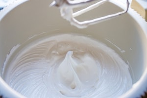 Preparazione Torta meringata alle nocciole e cioccolato - Fase 5