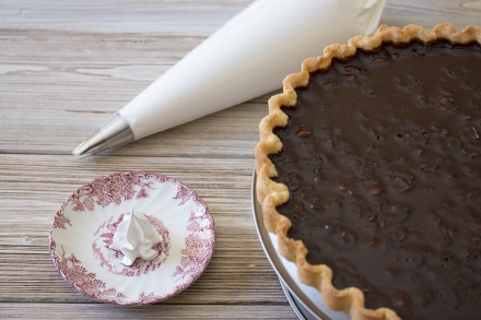 Preparazione Torta meringata alle nocciole e cioccolato - Fase 6 Preparazione Torta meringata alle nocciole e cioccolato - Fase 6