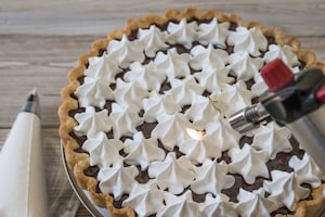 Preparazione Torta meringata alle nocciole e cioccolato - Fase 6