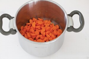 Preparazione Vellutata di carote, zenzero e ceci speziati - Fase 2