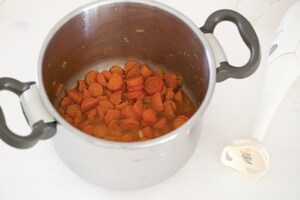 Preparazione Vellutata di carote, zenzero e ceci speziati - Fase 3