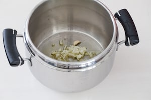 Preparazione Zuppa al pomodoro e curcuma - Fase 1