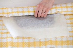 Preparazione Rotolo al cioccolato con crema al mascarpone - Fase 4