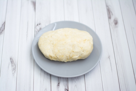 Preparazione Torta salata con porri e feta - Fase 1 Preparazione Torta salata con porri e feta - Fase 1