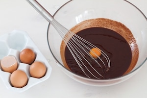 Preparazione Tortino al cioccolato con cuore morbido - Fase 2