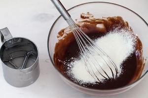 Preparazione Tortino al cioccolato con cuore morbido - Fase 3