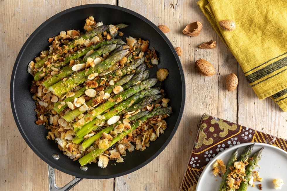 Asparagi alle mandorle ricetta