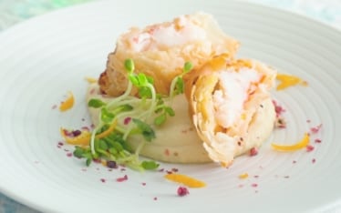 Astice in crosta di pasta fillo con purè di fave