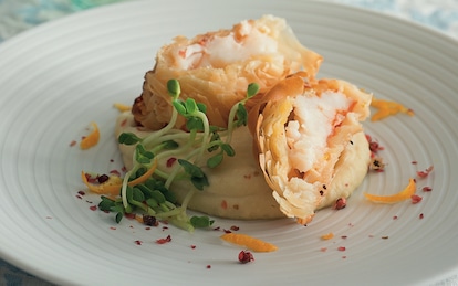 Astice in crosta di pasta fillo con purè di fave