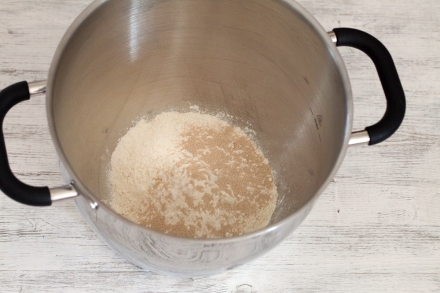 Preparazione Brioche variegata al cacao - Fase 1 Preparazione Brioche variegata al cacao - Fase 1