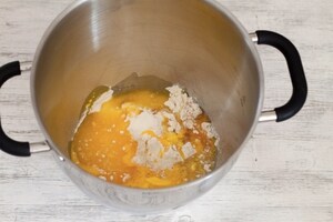 Preparazione Brioche variegata al cacao - Fase 1