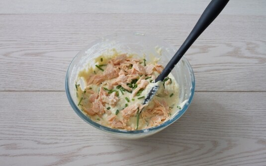 Cake salato al salmone ed erba cipollina