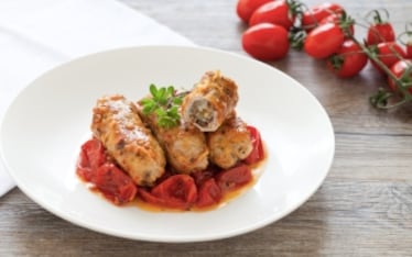 Involtini di vitello con mozzarella e pomodorini confit