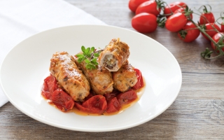 Involtini di vitello con mozzarella e pomodorini confit Involtini di vitello con mozzarella e pomodorini confit