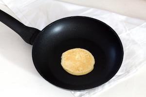 Preparazione Pancake salati al salmone - Fase 3
