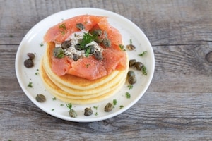 Preparazione Pancake salati al salmone - Fase 4
