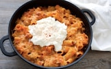 Pasta al forno con ragù di salsiccia e burrata