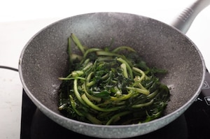 Preparazione Schiacciata alla cicoria - Fase 3