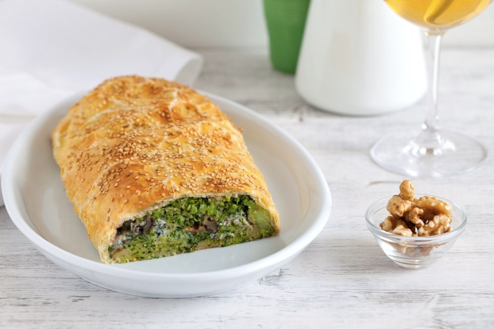 Strudel salato di broccoli, gorgonzola piccante e noci ricetta