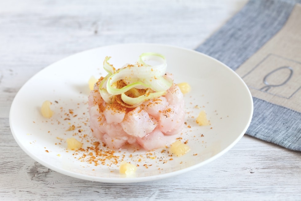 Tartare di ricciola, sedano e bottarga ricetta