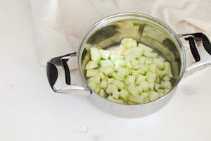 Preparazione Tartare di ricciola, sedano e bottarga - Fase 1