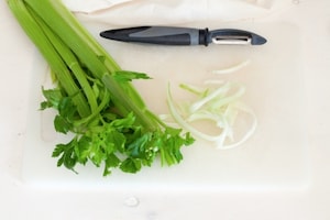 Preparazione Tartare di ricciola, sedano e bottarga - Fase 2