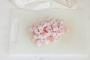 Preparazione Tartare di ricciola, sedano e bottarga - Fase 3