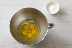 Preparazione Torta caprese al cioccolato bianco e limone - Fase 1