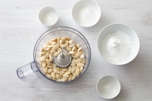 Preparazione Torta caprese al cioccolato bianco e limone - Fase 2