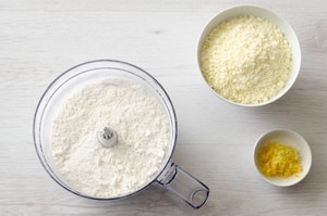 Preparazione Torta caprese al cioccolato bianco e limone - Fase 2