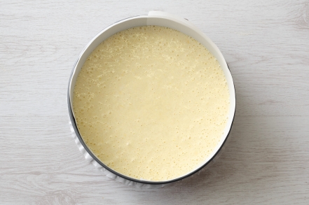 Preparazione Torta caprese al cioccolato bianco e limone - Fase 4 Preparazione Torta caprese al cioccolato bianco e limone - Fase 4