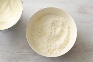 Preparazione Torta caprese al cioccolato bianco e limone - Fase 3