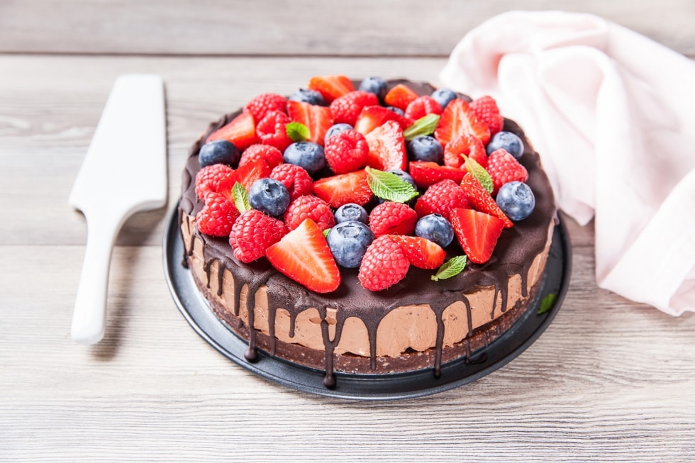 Cheesecake al cioccolato con frutti rossi ricetta