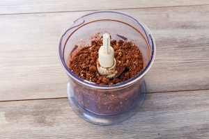 Preparazione Cheesecake al cioccolato con frutti rossi - Fase 1