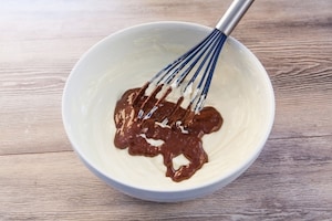 Preparazione Cheesecake al cioccolato con frutti rossi - Fase 3