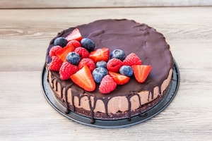 Preparazione Cheesecake al cioccolato con frutti rossi - Fase 4