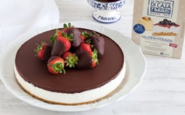 Cheesecake senza cottura al mascarpone, cioccolato e fragole