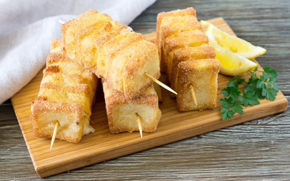 Spiedini di mozzarella in carrozza ricetta