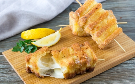 Preparazione Spiedini di mozzarella in carrozza - Fase 3 Preparazione Spiedini di mozzarella in carrozza - Fase 3