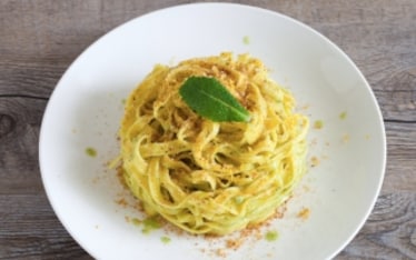 Tagliatelle al limone, menta e peperoncino