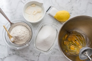 Preparazione Ciambellone con glassa al limone - Fase 1