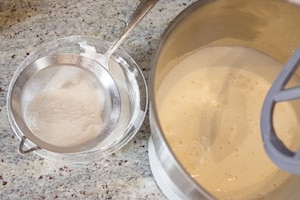 Preparazione Ciambellone con glassa al limone - Fase 2