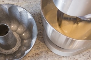 Preparazione Ciambellone con glassa al limone - Fase 2