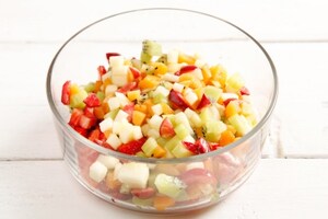 Preparazione Coni di cioccolato e frutta fresca - Fase 3