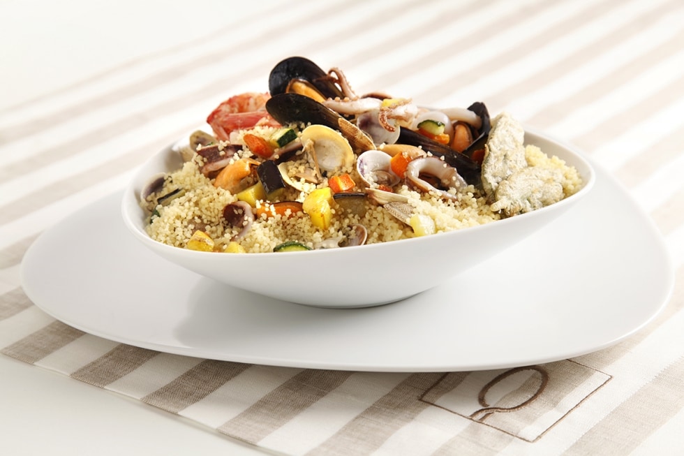 Cous cous di pesce con croccante di verdure e salvia fritta  ricetta