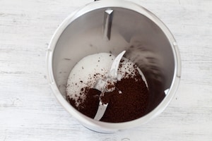 Preparazione Crema al caffè con il Bimby - Fase 1