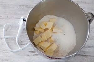 Preparazione Crostata integrale alle more e prugne - Fase 1