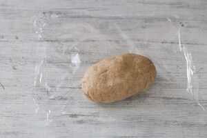 Preparazione Crostata integrale alle more e prugne - Fase 1